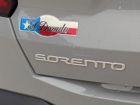 Used 2025 Kia Sorento S FWD image 31