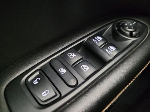 Used 2018 Jeep Compass Latitude image 27