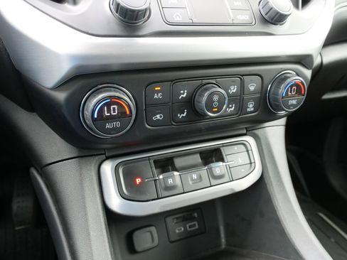 Used 2023 GMC Acadia SLT w/ Elevation Edition image 27