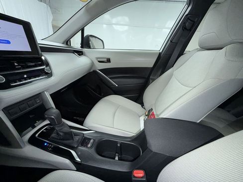 Certified 2024 Toyota Corolla Cross LE image 22