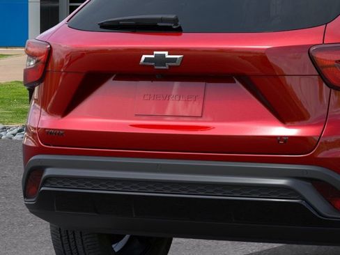 New 2026 Chevrolet Trax LT w/ Driver Confidence Package FWD image 14