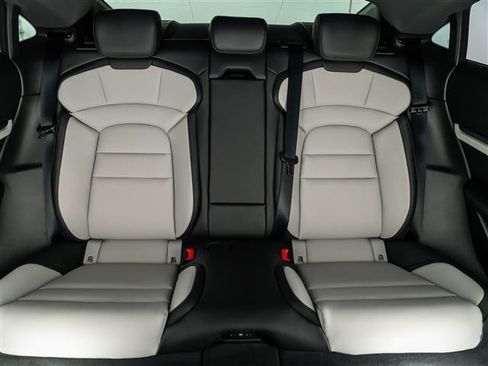 Used 2025 Porsche Taycan RWD image 31