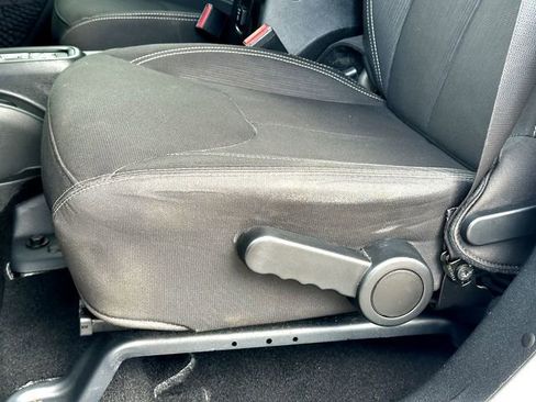 Used 2017 Jeep Wrangler Unlimited Sahara w/ Connectivity Group image 12