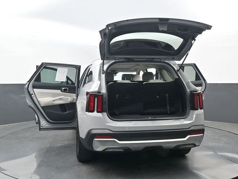 Used 2025 Kia Sorento S w/ Panoramic Sunroof Package FWD image 35
