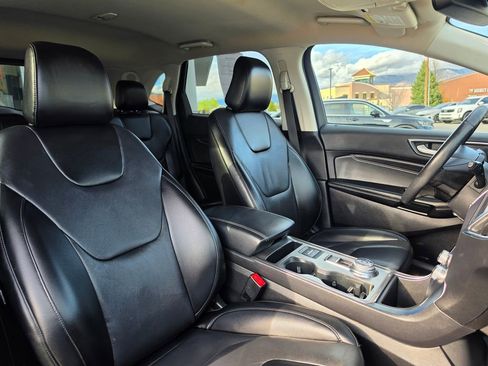 Used 2022 Ford Edge Titanium AWD/4WD image 17