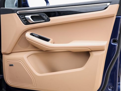 Certified 2023 Porsche Macan image 27