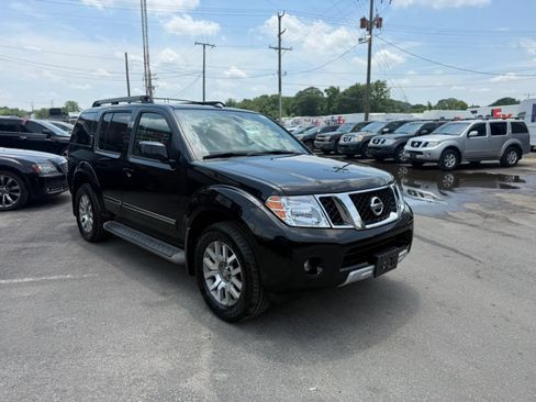 Used 2012 Nissan Pathfinder LE AWD/4WD image 7