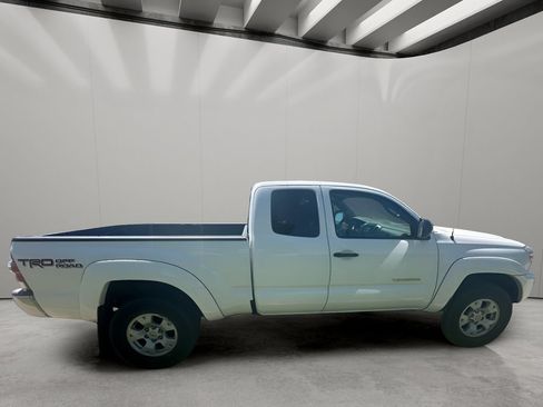 Used 2015 Toyota Tacoma 4x4 Access Cab V6 w/ TRD Off-Road Package image 6