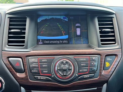 Used 2017 Nissan Pathfinder Platinum AWD/4WD image 19