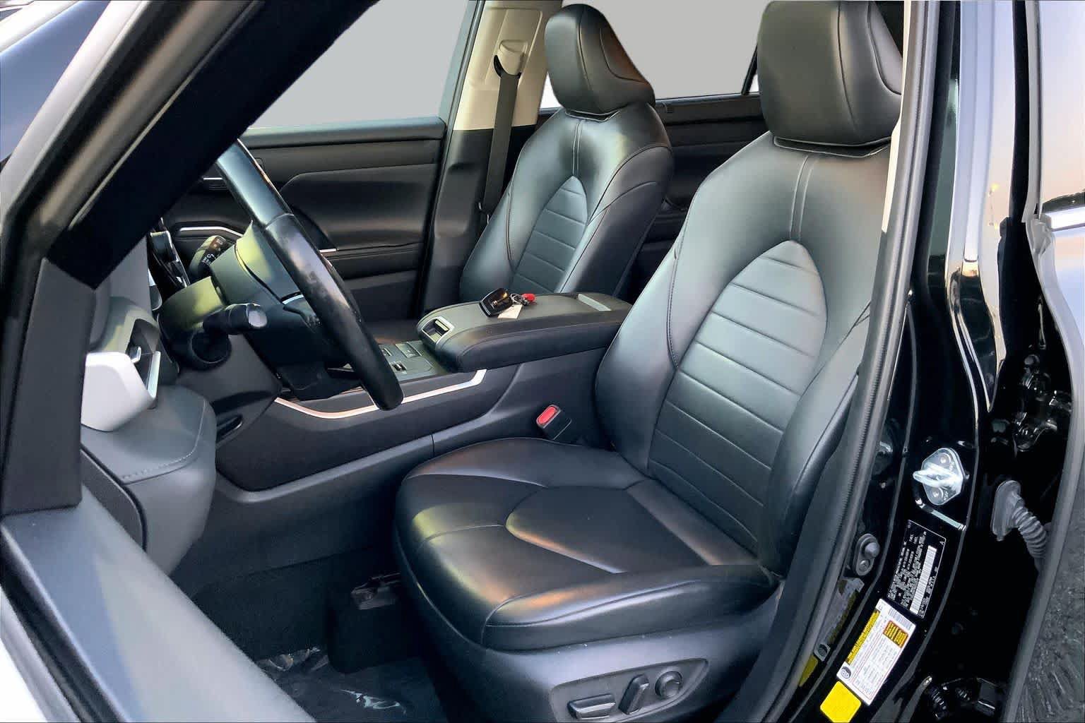 Used 2022 Toyota Highlander XLE FWD image 7