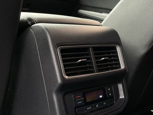 Used 2025 Volkswagen Atlas SE image 24