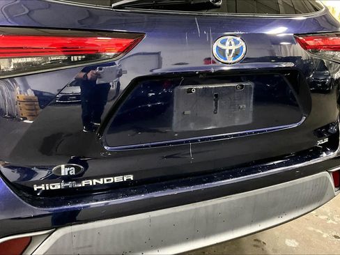 Used 2021 Toyota Highlander XLE AWD/4WD image 31