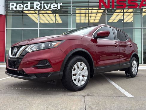 Used 2020 Nissan Rogue Sport S image 2