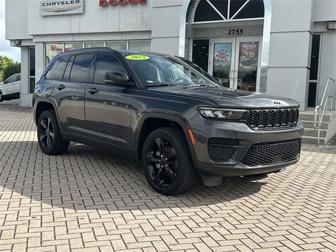 Used 2023 Jeep Grand Cherokee Altitude image 6