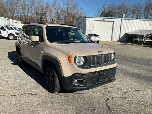 Used 2015 Jeep Renegade Latitude image 3