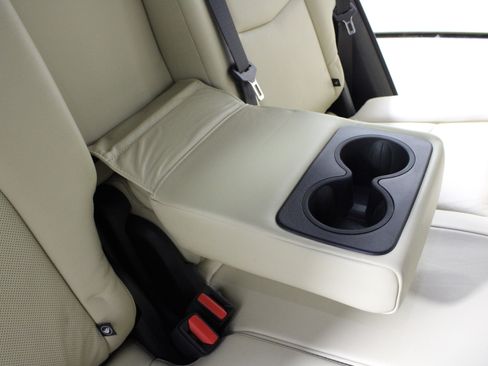 Used 2018 Cadillac XT5 Luxury w/ Driver Awareness Package image 17