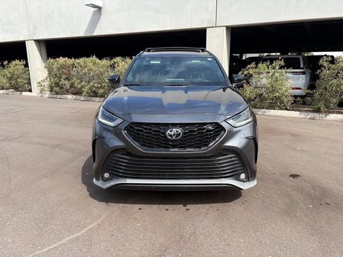 Used 2021 Toyota Highlander XSE AWD/4WD image 4