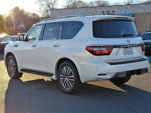 Used 2024 Nissan Armada SL w/ Captain's Chairs Package image 4