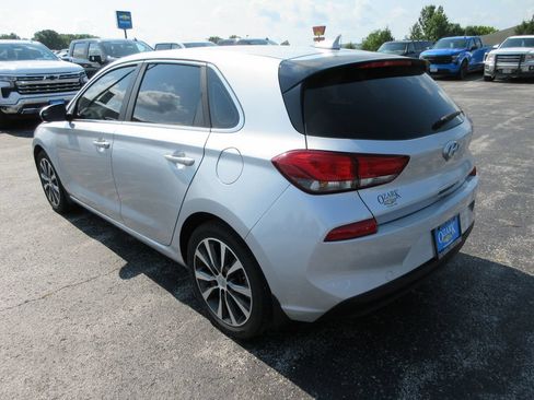 Used 2018 Hyundai Elantra GT FWD image 3
