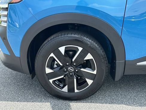 Certified 2025 Nissan Kicks SR FWD image 14