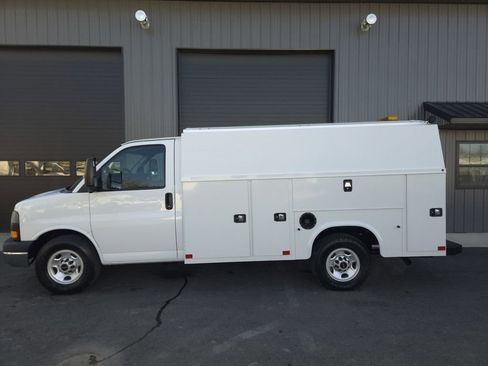 Used 2015 GMC Savana 3500 image 1