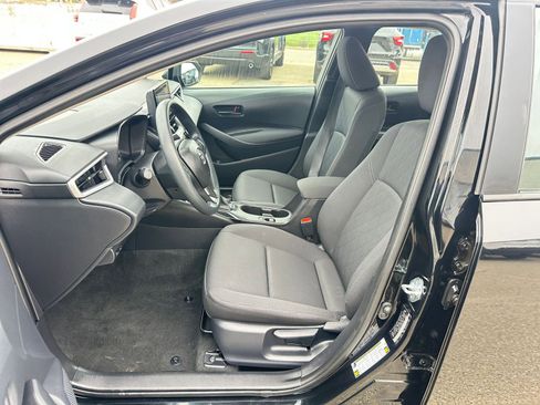 Used 2025 Toyota Corolla LE image 27