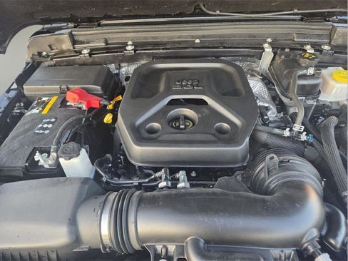 Used 2025 Jeep Wrangler Willys image 37