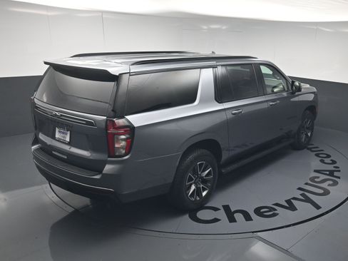 Used 2022 Chevrolet Suburban Z71 w/ Luxury Package AWD/4WD image 35