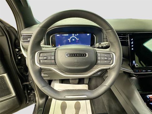 Used 2024 Jeep Wagoneer L Series II w/ Flexible Seating Group image 11