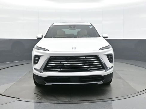 Used 2025 Buick Enclave Preferred w/ Power Package image 2