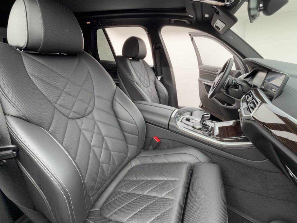 Used 2023 BMW X5 sDrive40i w/ M Sport Package RWD image 30