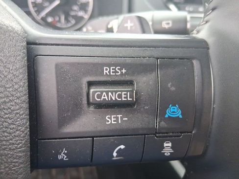Used 2025 Nissan Rogue SV AWD/4WD image 20