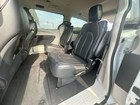 Certified 2022 Chrysler Pacifica Touring-L FWD image 23