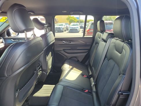 Used 2023 Jeep Grand Cherokee Altitude image 13