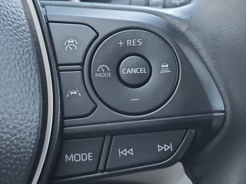 Used 2024 Toyota Corolla Cross XLE w/ Convenience Package FWD image 29