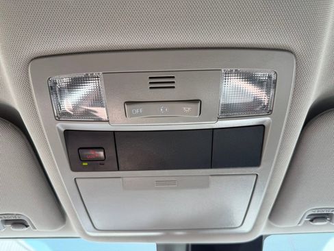 Used 2022 Toyota Tacoma SR5 w/ SR5 Appearance Package (SM) image 16