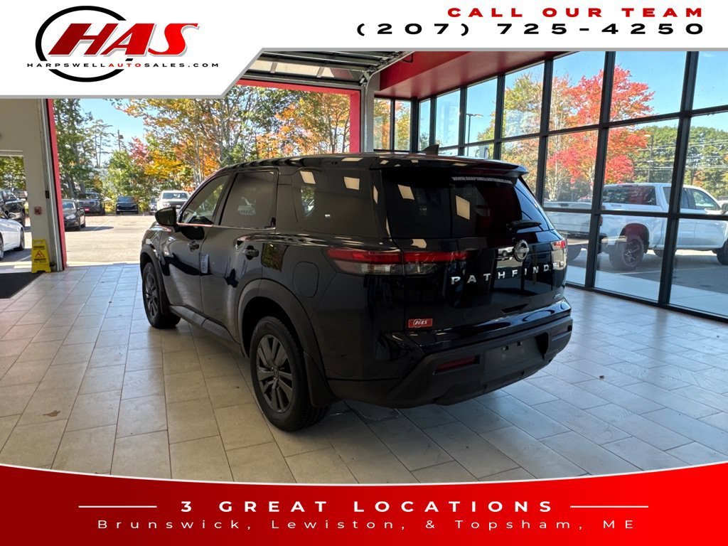 Used 2024 Nissan Pathfinder S AWD/4WD image 3