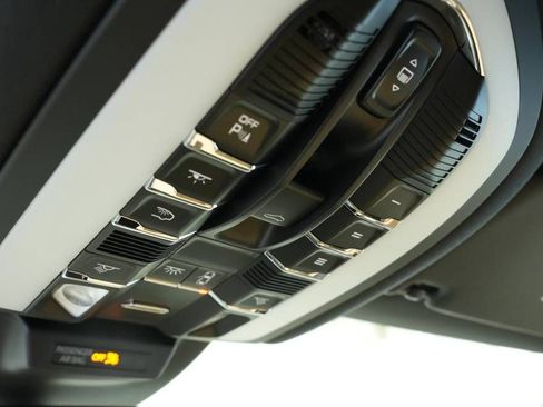 Certified 2026 Porsche Macan AWD/4WD image 35