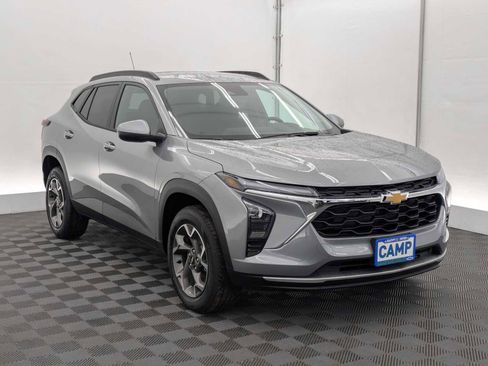 New 2026 Chevrolet Trax LT w/ Driver Confidence Package image 8