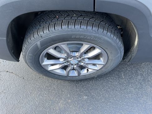 Used 2023 GMC Terrain SLT AWD/4WD image 9