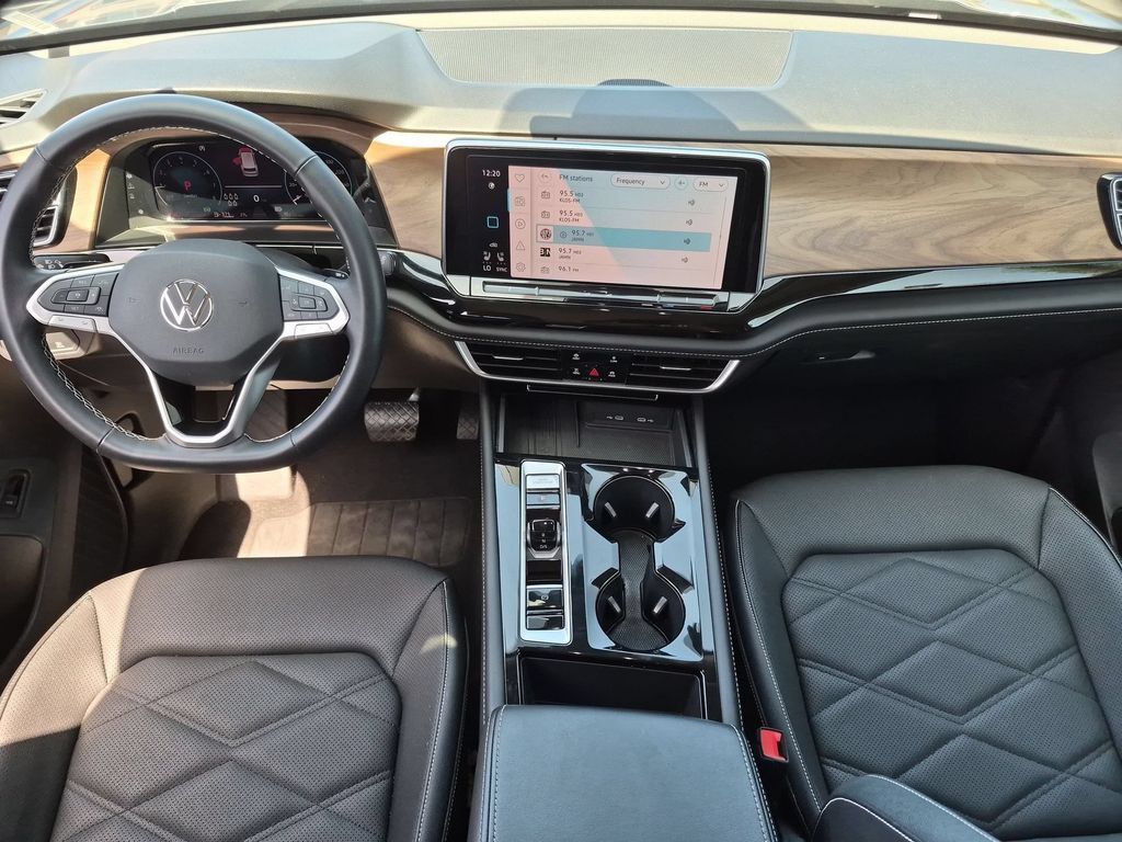Used 2025 Volkswagen Atlas SE FWD image 26