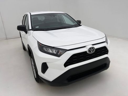 Used 2022 Toyota RAV4 LE image 3