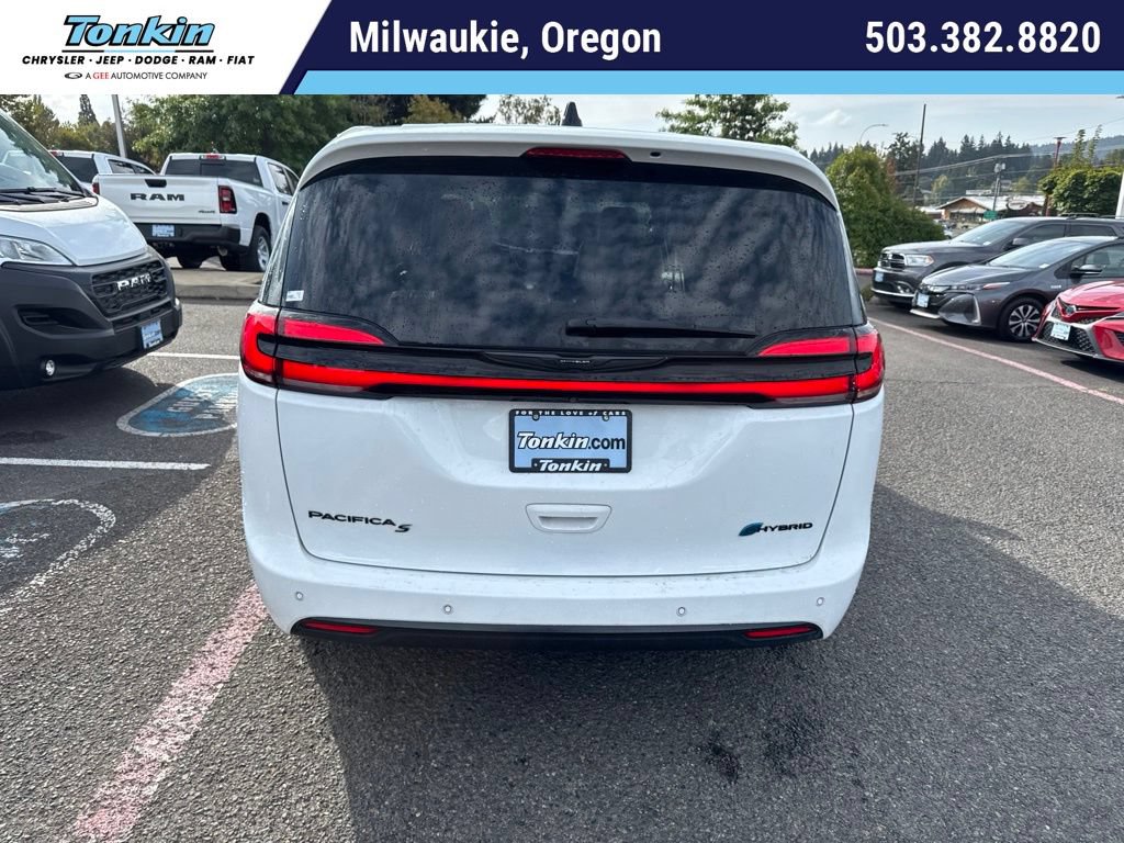 Used 2024 Chrysler Pacifica Limited FWD image 1