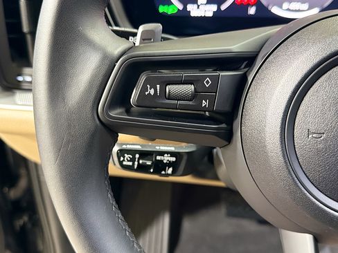 Used 2025 Porsche Cayenne Coupe image 37