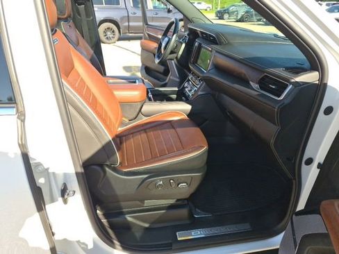 Used 2024 GMC Yukon Denali Ultimate AWD/4WD image 41