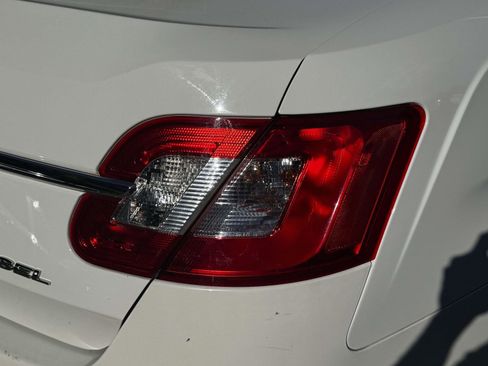 Used 2010 Ford Taurus SEL FWD image 8