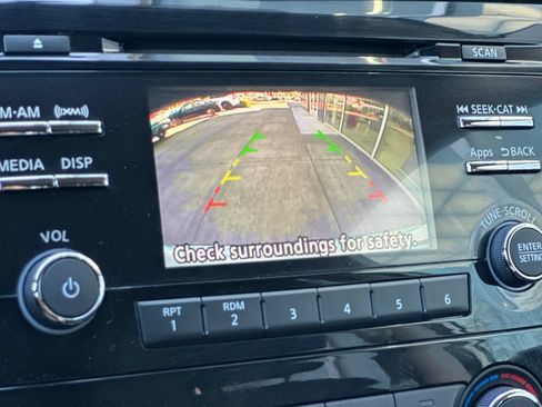 Used 2016 Nissan Rogue S w/ Appearance Package AWD/4WD image 18