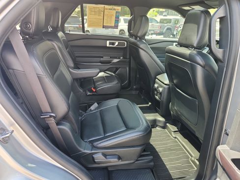 Used 2020 Ford Explorer XLT w/ Equipment Group 202A AWD/4WD image 47
