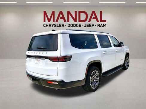 Used 2025 Jeep Wagoneer L Series II AWD/4WD image 6