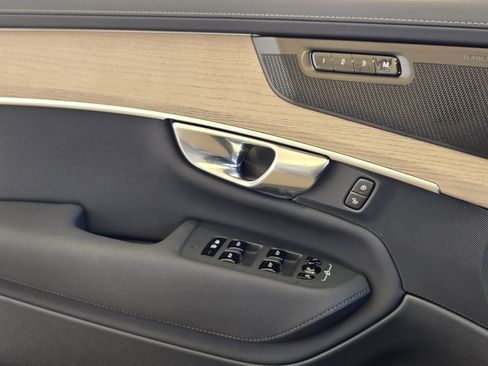 Used 2025 Volvo XC90 T8 Plus w/ Protection Package Premier image 29